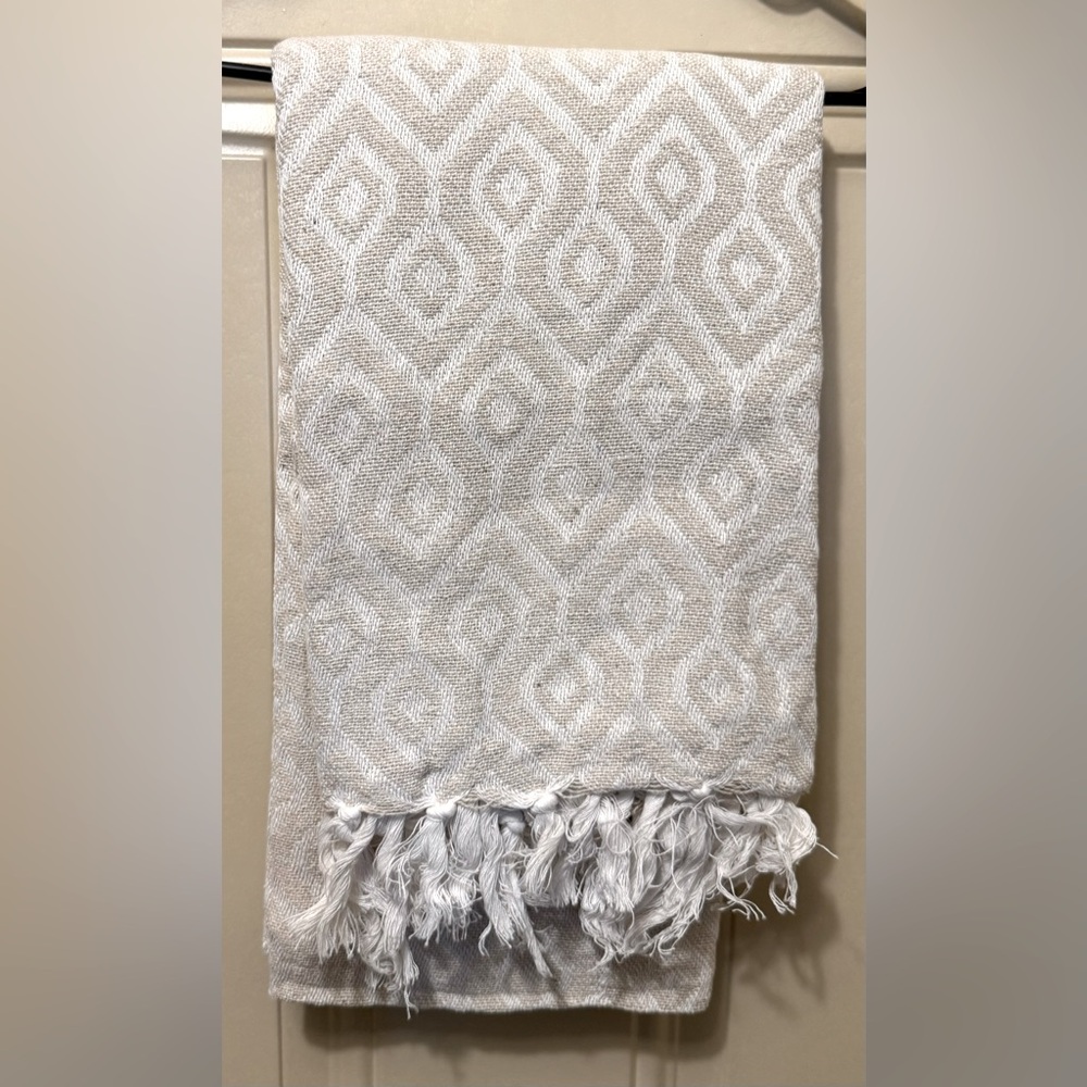 DII Design Imports Fringed Cotton Throw Hexagonal Design in White and Cream